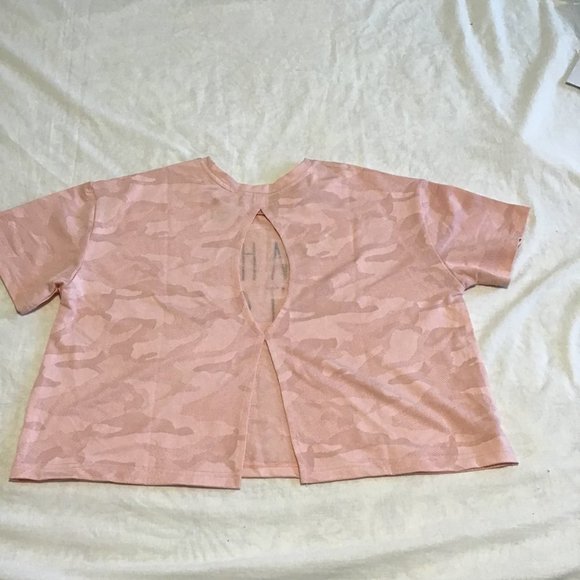 RAE Dunn Pink Camo “Gym Hair Don't Care” Yoga Top with Keyhole back - Picture 7 of 9